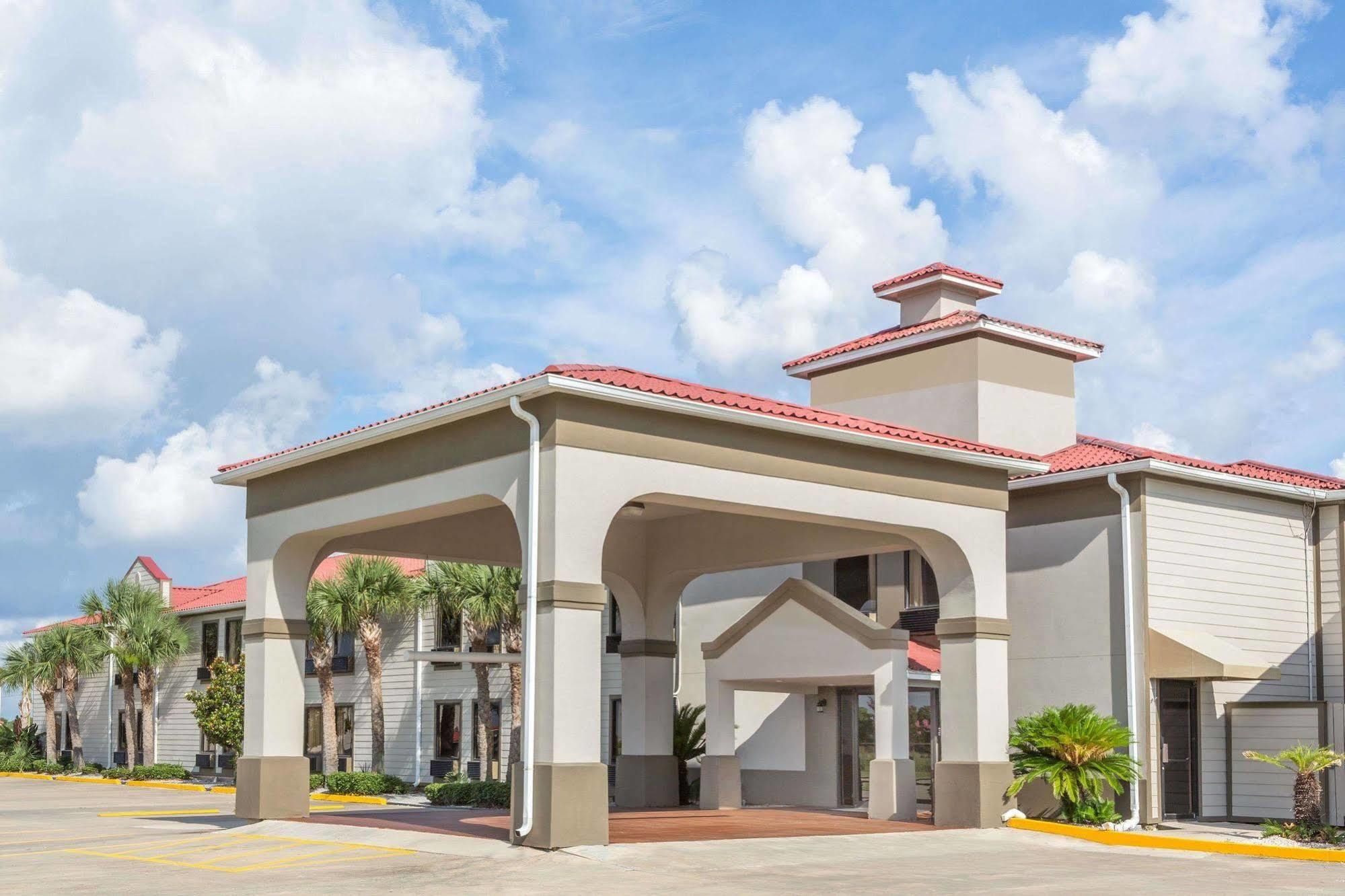 Days Inn By Wyndham Galliano La Esterno foto