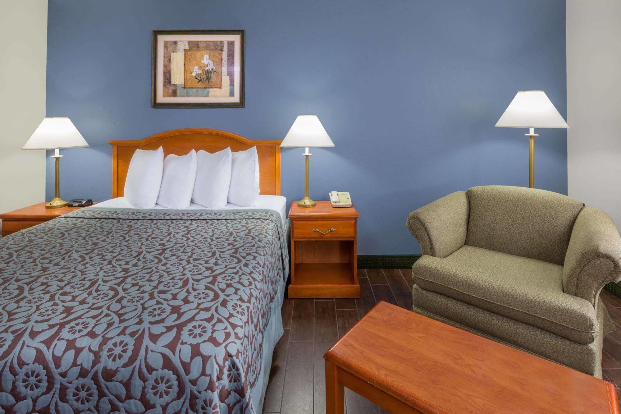 Days Inn By Wyndham Galliano La Esterno foto